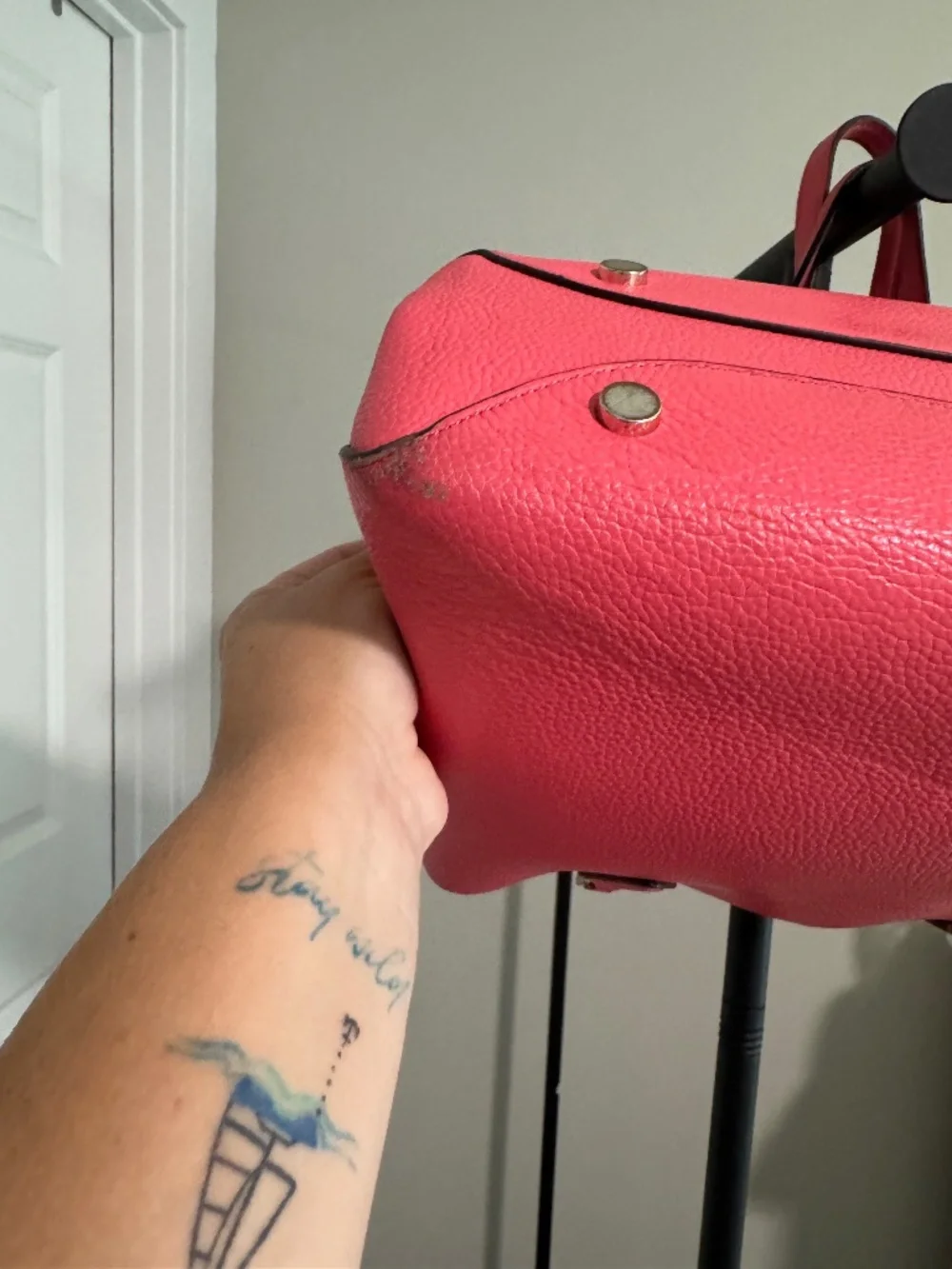 Kate Spade tote GUC holds 13